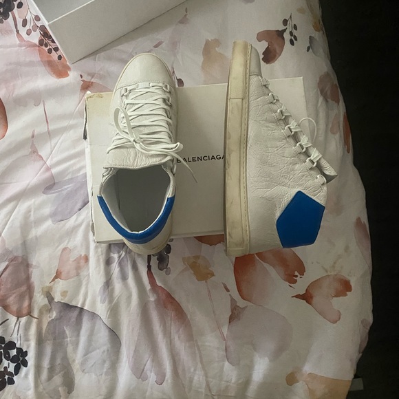 Balenciaga - Picture 4 of 9